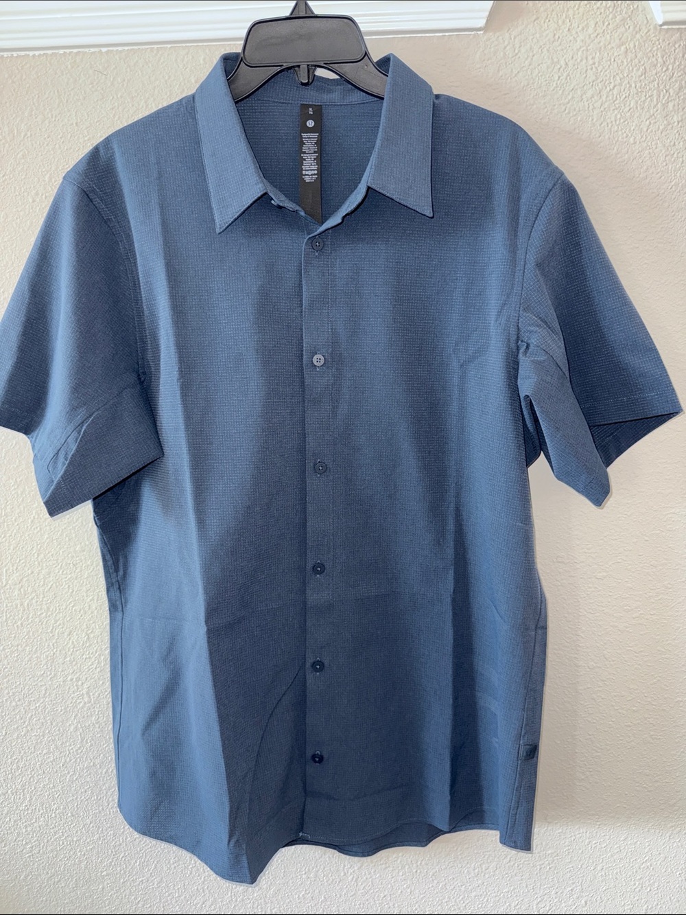 Men's Lululemon Short-Sleeve Button-Up Shirt - Navy Blue